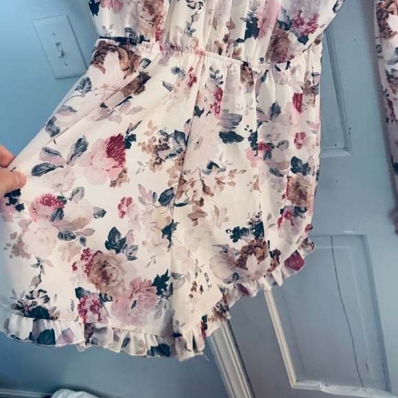 Floral Open-Back Romper - Picture 8 of 11